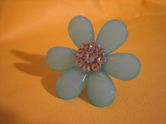 Glass stretchable blue flower ring