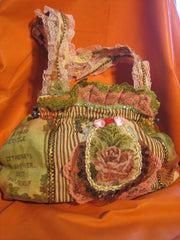 Green/brown vantage purse with 2 cloth handles